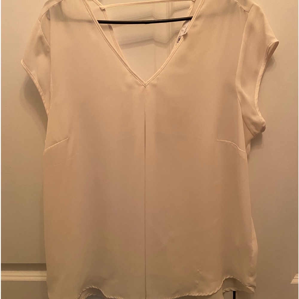 Women’s XL cream dress shirt.  Very good condition.